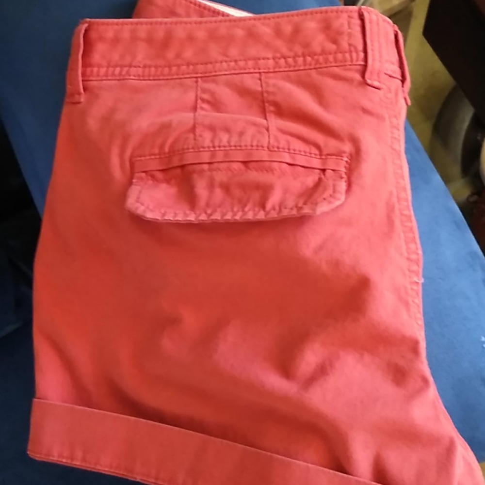 Red short - Picture 3 of 3
